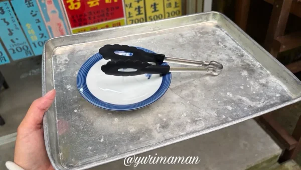 権現山そうめん流しの受付で受け取るトングとトレー - ゆりママんブログ 権現山そうめん流しの受付で受け取るトングとトレー