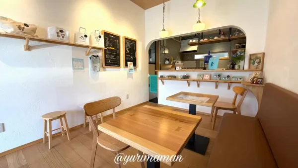 宇和島市アンブリスの店内カフェスペース - ゆりママんブログ 宇和島市アンブリスの店内カフェスペース
