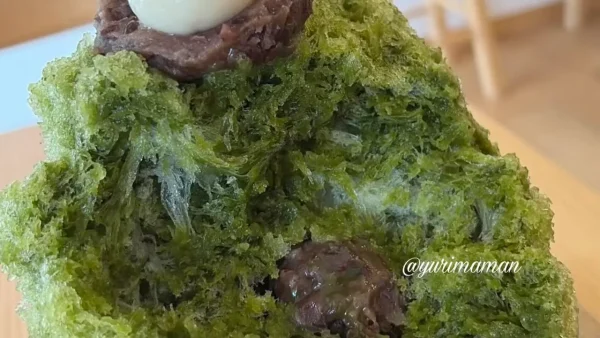 アンブリスの宇治抹茶かき氷の中に入ったあんこ - ゆりママんブログ アンブリスの宇治抹茶かき氷の中に入ったあんこ