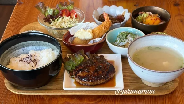 松山市三番町 Asunaroのハンバーグと豆皿御膳 全10品のランチ01