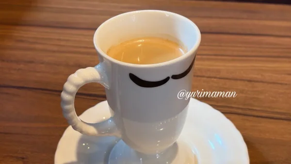 月見マロンパフェと一緒に注文したびっくりドンキーのコーヒー