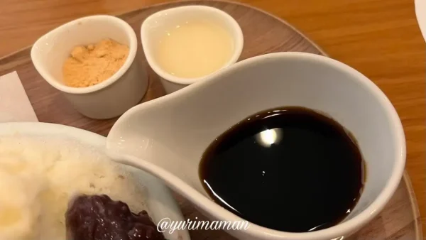 ココス ミニ黒みつきなこの黒みつと練乳、きなこ