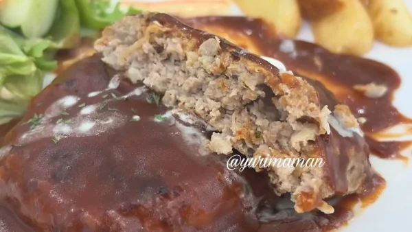 カントリーハウスFの肉厚なハンバーグの断面