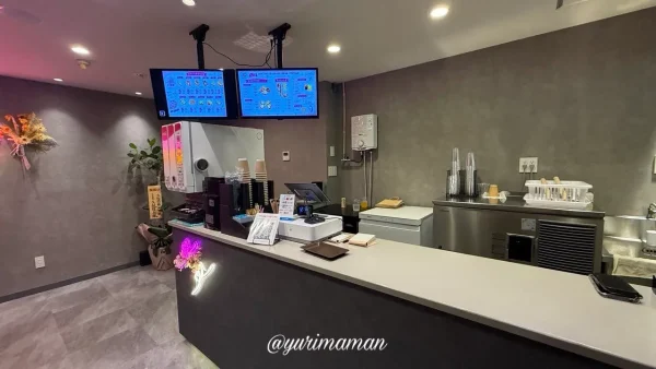 松山市大街道のクロッフルリンク店内とネオンサイン02 - ゆりママんブログ 松山市大街道のクロッフルリンク店内とネオンサイン02