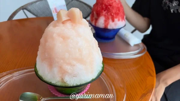 ゴトウ洋菓子店のかき氷(白桃と生いちご) - ゆりママんブログ ゴトウ洋菓子店のかき氷(白桃と生いちご)