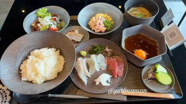 大三島Hime食堂で味わった刺身や小鉢が並ぶランチ - ゆりママんブログ 大三島Hime食堂で味わった刺身や小鉢が並ぶランチ