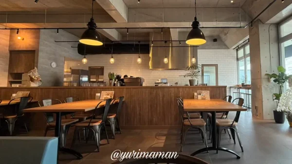 伯方島テラスのカフェISLE COFFEE HAKATAJIMA店内 - ゆりママんブログ 伯方島テラスのカフェISLE COFFEE HAKATAJIMA店内