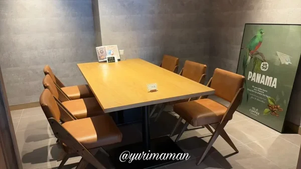 ISLE COFFEE HAKATAJIMAの個室席 - ゆりママんブログ ISLE COFFEE HAKATAJIMAの個室席