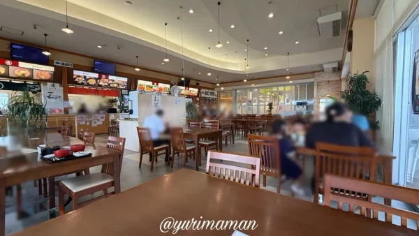 道の駅きさいや広場 食のひろばのようす