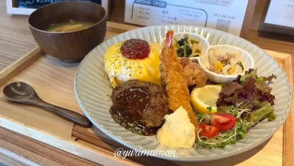 くぼたキッチン959のよくばりランチ オムライス・ハンバーグ・エビフライ・からあげ01