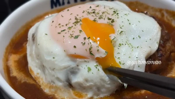 松屋のハンバーグにのった目玉焼きの黄身 - ゆりママんブログ 松屋のハンバーグにのった目玉焼きの黄身