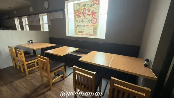 松前町・村一番食堂の店内とテーブル席 - ゆりママんブログ 松前町・村一番食堂の店内とテーブル席