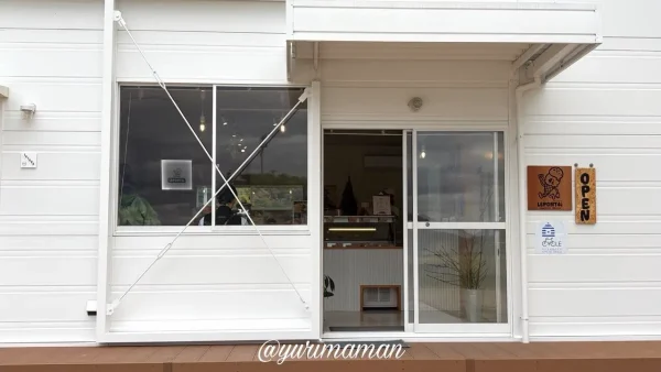 大三島のアイス屋さんLEPONT4è(ルポン・キャトリエム)の外観 - ゆりママんブログ 大三島のアイス屋さんLEPONT4è(ルポン・キャトリエム)の外観
