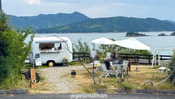 大三島の海を望むしまなみコーヒーの白いトレーラー - ゆりママんブログ 大三島の海を望むしまなみコーヒーの白いトレーラー