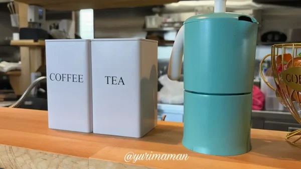 Teafunny & Coffeeの店内に並ぶ紅茶 - ゆりママんブログ Teafunny & Coffeeの店内に並ぶ紅茶
