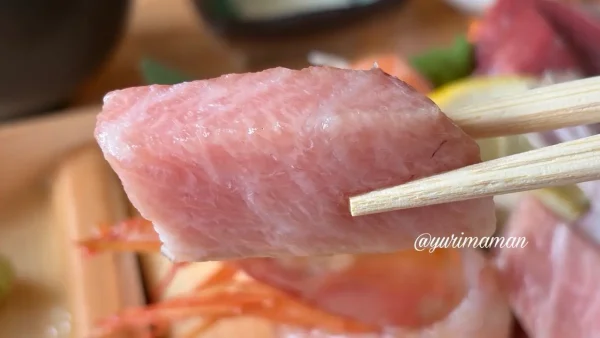 厚切りで新鮮なマグロの刺身(うおきん定食) - ゆりママんブログ 厚切りで新鮮なマグロの刺身(うおきん定食)