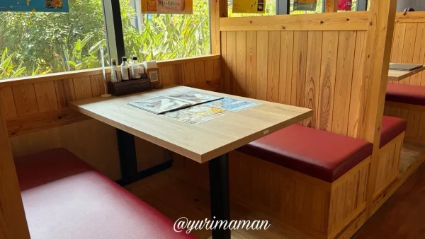 仕切りがありゆったり過ごせるうおきん食堂のテーブル席 - ゆりママんブログ 仕切りがありゆったり過ごせるうおきん食堂のテーブル席