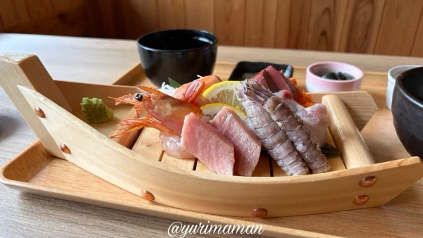 船盛りで提供されるうおきん定食の刺身 - ゆりママんブログ 船盛りで提供されるうおきん定食の刺身