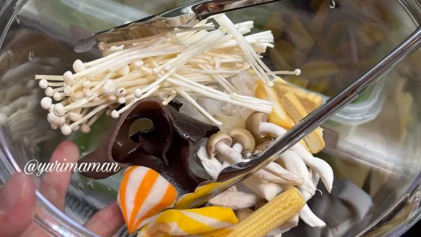 麻辣湯の量り売りで選んだきのこやキクラゲなどの具材 - ゆりママんブログ 麻辣湯の量り売りで選んだきのこやキクラゲなどの具材