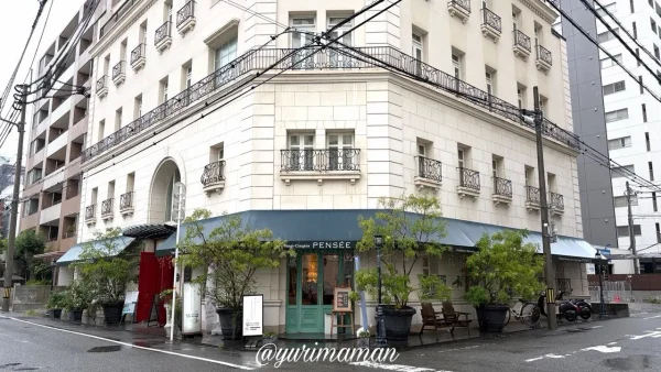 松山市二番町のカフェ・ドゥ・ラ・パンセ外観