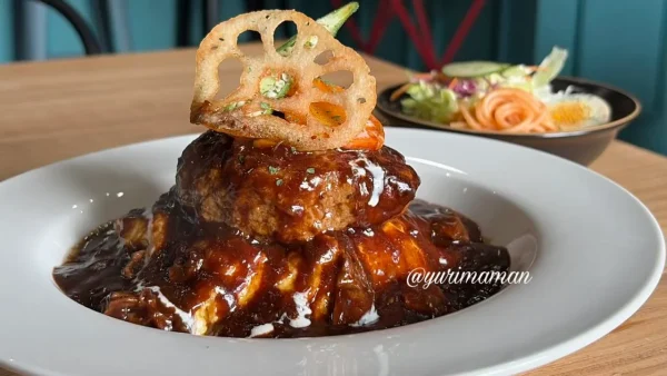 カフェ ヴィル ド パリのハンバーグデミオムライス02