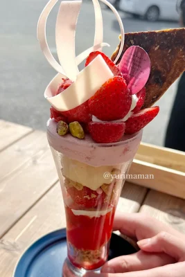 カフェ ヴィル ド パリのいちごパフェ