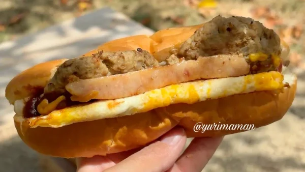 今屋のハンバーガーえひめ人気No.1のミックスエッグ01