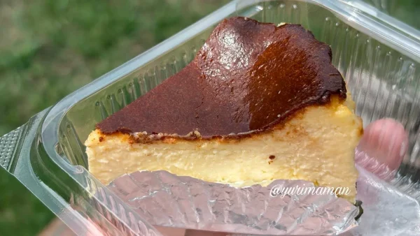 パティシエが作るLittleのバスクチーズケーキ