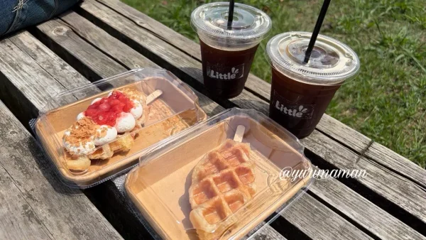 Littleのいちごクロッフルとハムチーズ、ドリンク