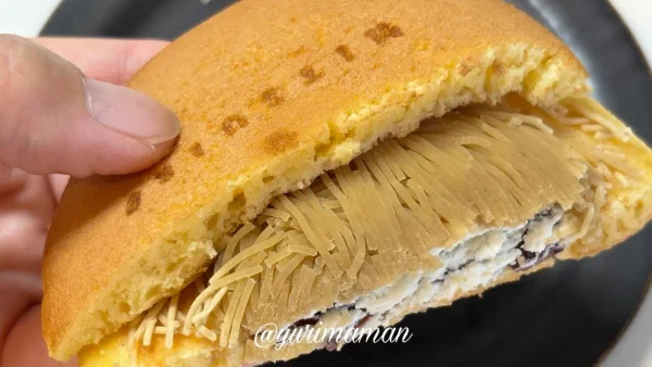 蜜彩のモンブランどら焼きの断面