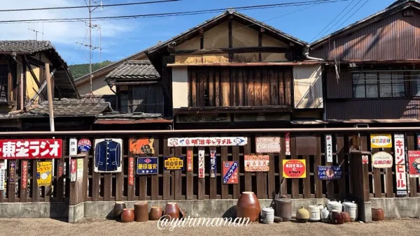 ポコペン横丁に並ぶ昭和レトロな看板