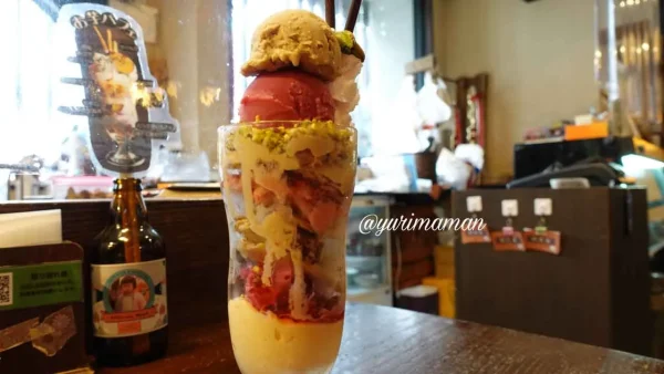 羅り瑠れ櫓(らりるれろ)大洲市カフェのパフェ