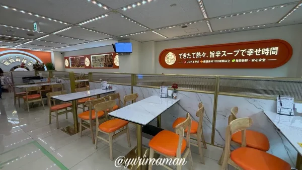 松山市の龍翔麻辣烫の店内