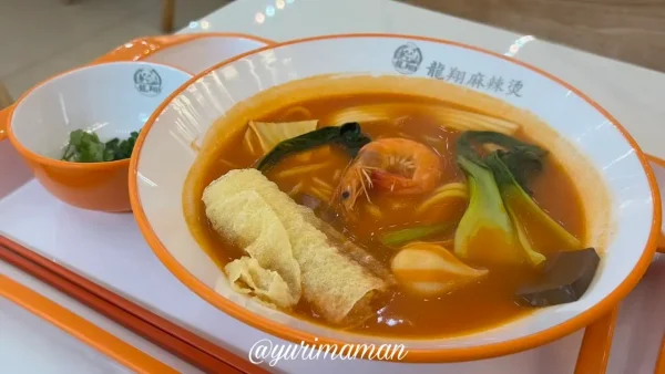 龍翔麻辣烫の濃厚トマトスープのマーラータン01