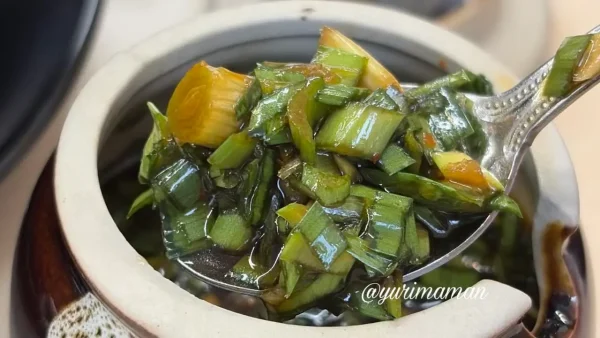 麺やだんここのまぜめんに合わせるニラ醤油
