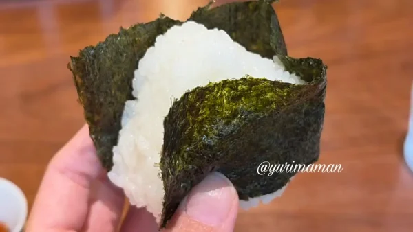 志津かわ珈琲庵のふっくら握られた朝ごはんのおにぎり02