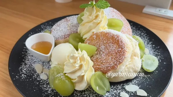 たからじま珈琲のシャインマスカットのスフレパンケーキ02