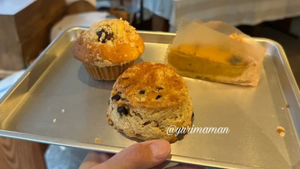 つづみベイクで購入したマフィンと焼き菓子