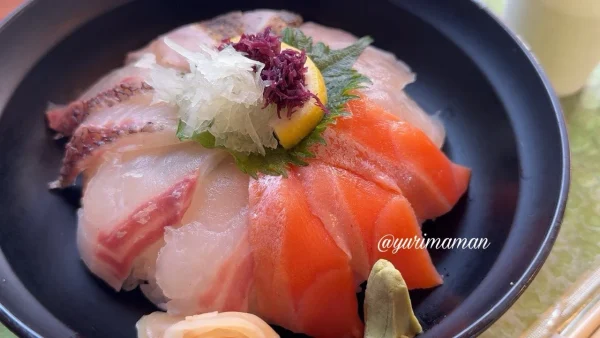 八幡浜みなっと「どーや食堂」の海鮮丼