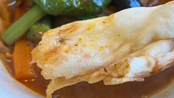 アリーナ古三津店の大きな焼きたてナン02