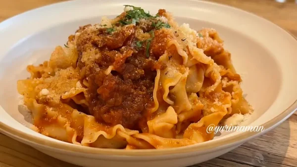 松山市カフェライラの自家製生パスタ「ミートソース レジネッテ」