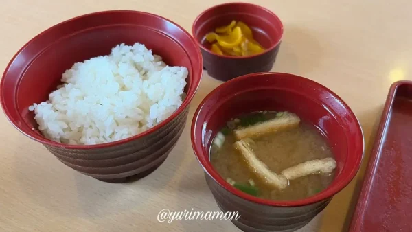 ジョイフル999円ランチに付くご飯・味噌汁・漬物