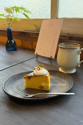LYS(リス)のかぼちゃのバスクチーズケーキとホットコーヒー01