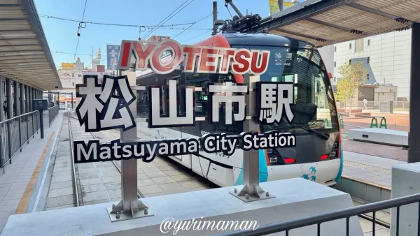 リニューアルした松山市駅前と市内電車