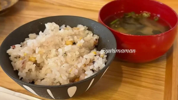 ナオごはん。の定食はごはんとお味噌汁のおかわり無料