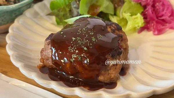 日替わり定食の肉厚ハンバーグ
