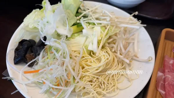 しゃぶ葉の最安値ランチで食べ放題の野菜と中華麺