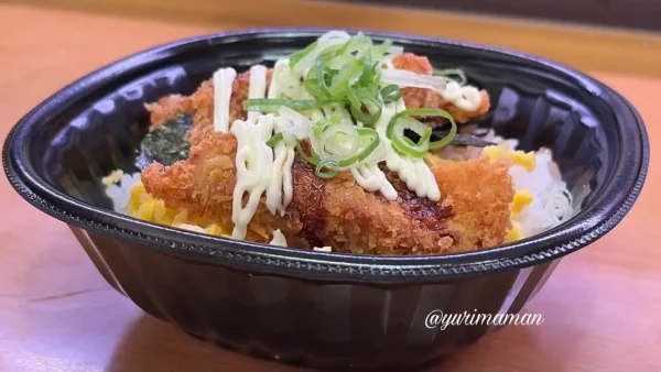 スシロー平日限定ランチのまぐろカツ丼
