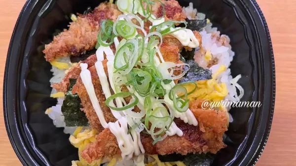 スシローのまぐろカツ丼 サクサクのまぐろカツ