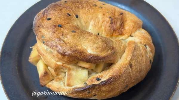 yamatoyabake.のさつまいもが入った胡麻おさつベーグル